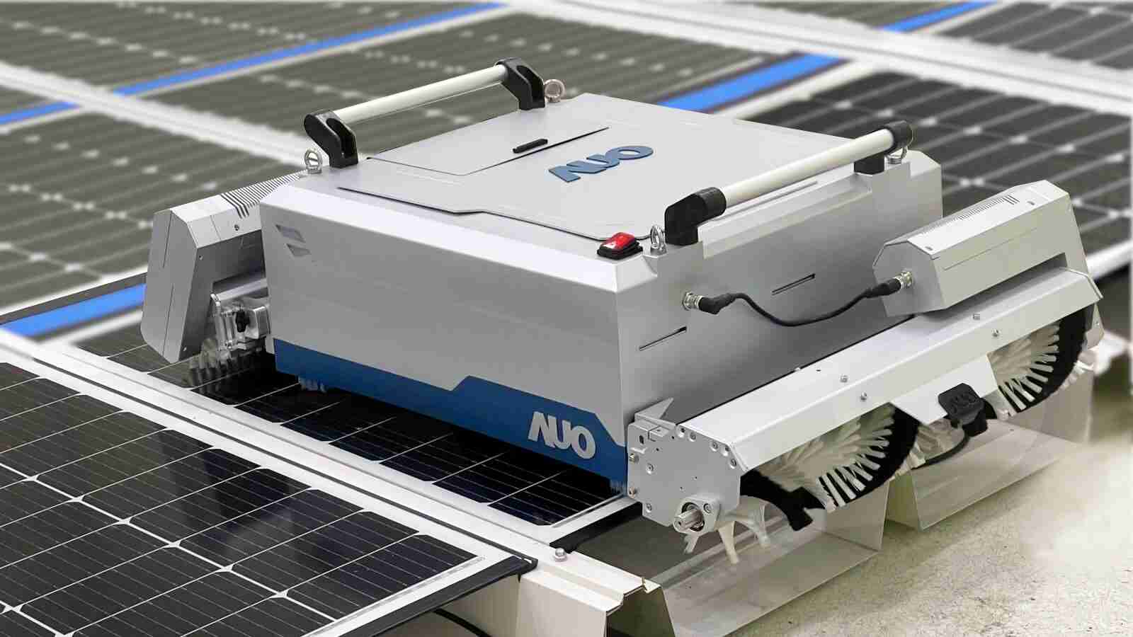 尊龙集团致力EPC场域技术升级，，，导入清洁机器人搭配传感器与AI数据分析，，大幅减少维运成本