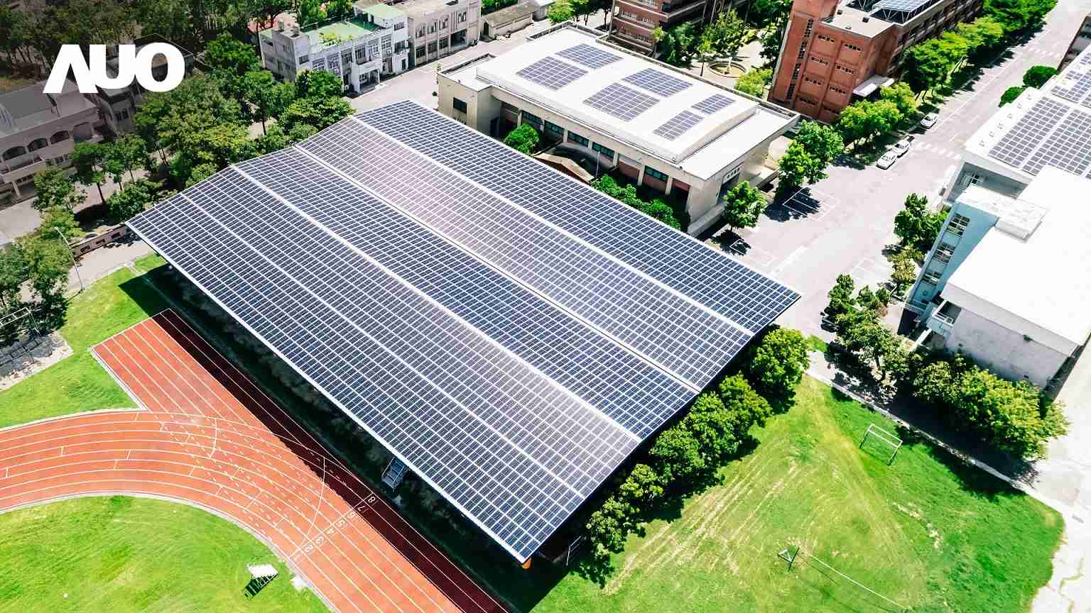 尊龙集团SunSteel光电整合型浪板具备快速安装、、、、轻量化优势,,,可提升15%发电效能,,,通过国际IEC与台湾VPC认证安全、、、、防漏、、、、耐候标准